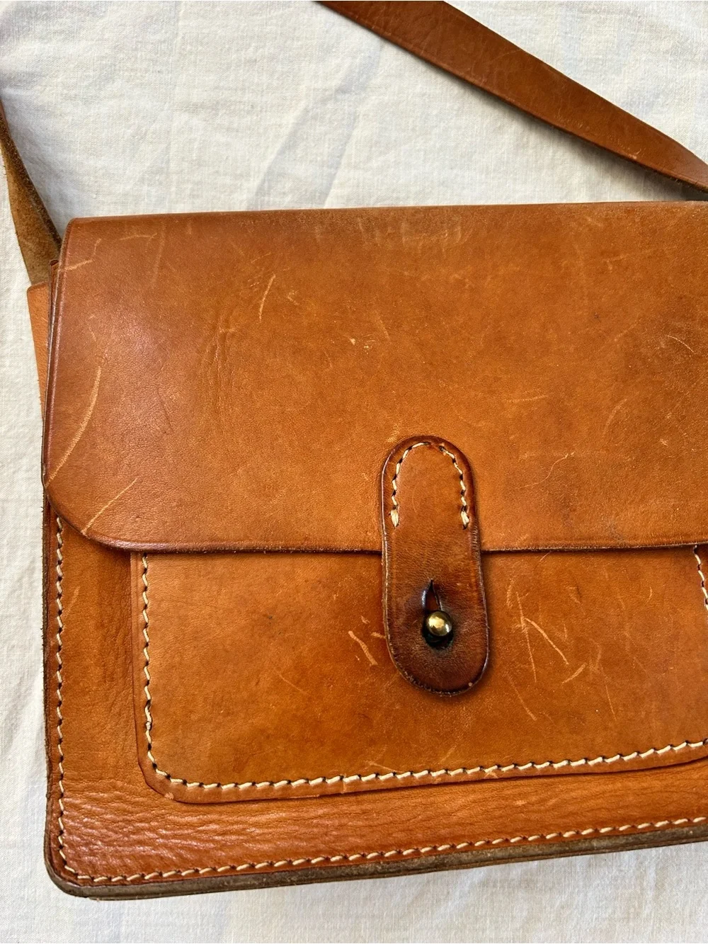 Vintage Classic Brown Leather Crossbody Bag - Picture 2 of 3